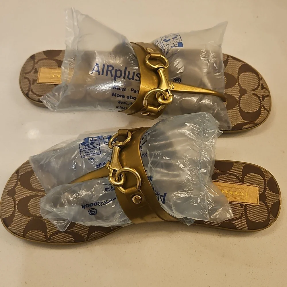 COACH Gold Women's Sandals sz 9.5B - Picture 2 of 7